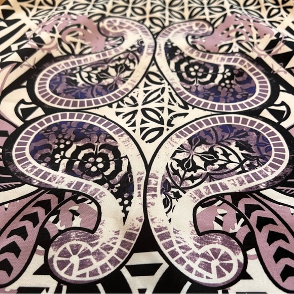 Alya - Printed Pencil Skirt - Picture 2 of 11